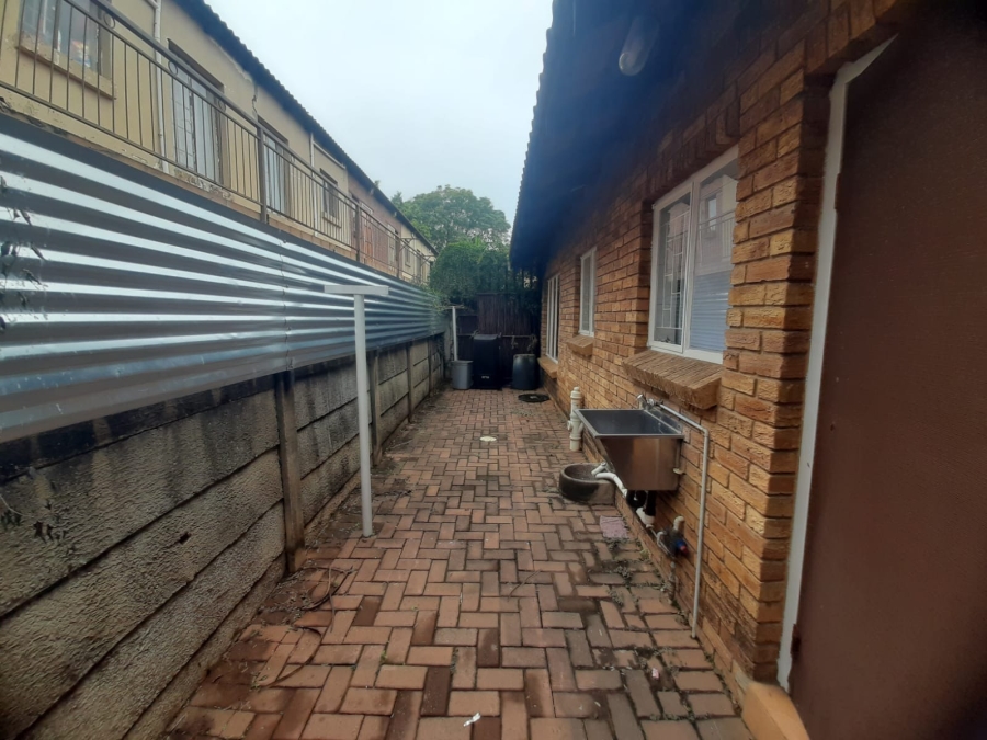 2 Bedroom Property for Sale in Lower Bo-dorp North West